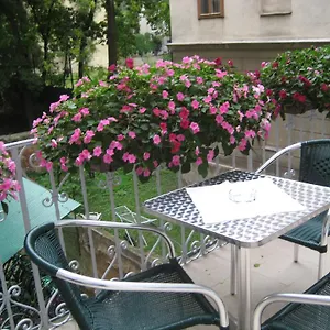 https://ani-falstaff-guest-house.vienna-besthotels.com